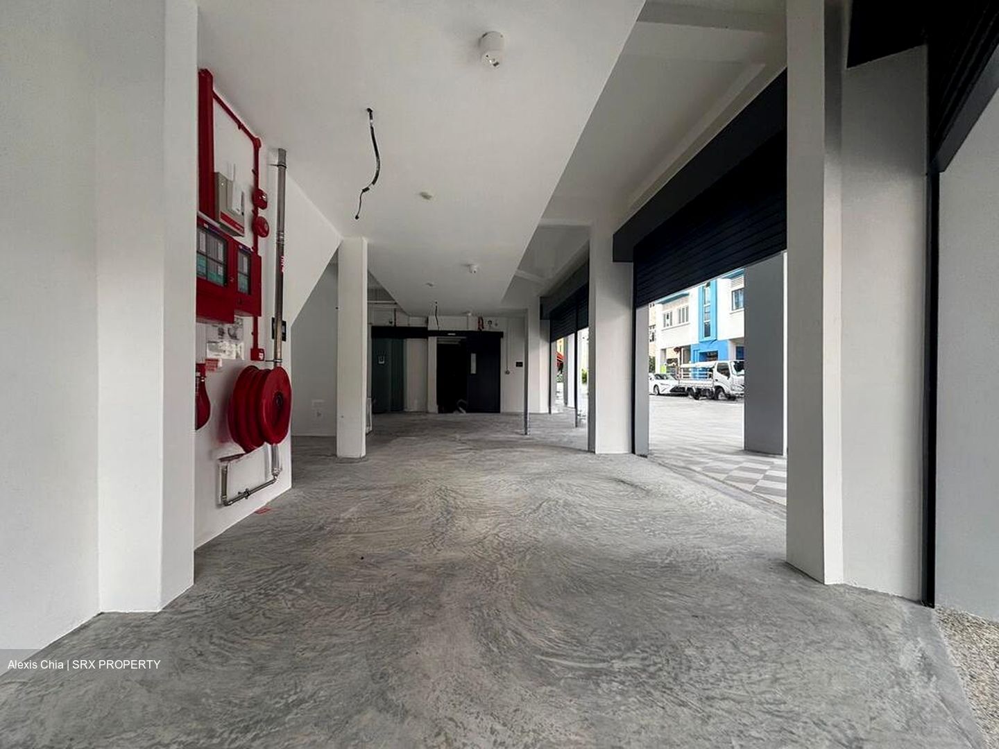 Sims Avenue (D14), Retail #518744061